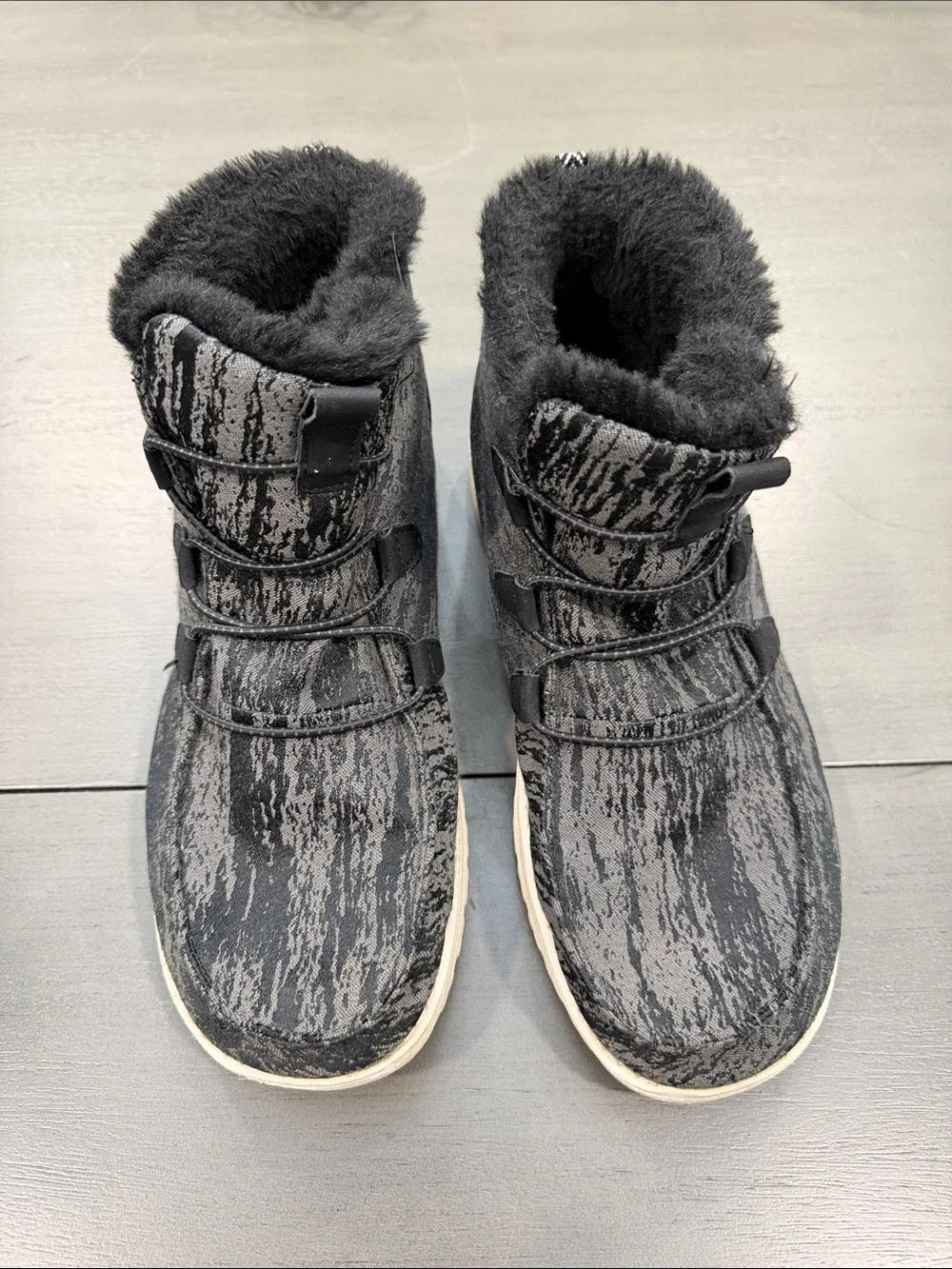 Hey Dude Women's Black and Gray Faux-Fur Lined Winter Ankle Boots